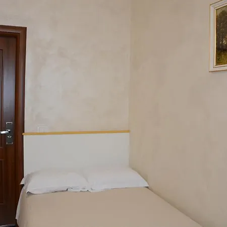 Carina 4* Rom